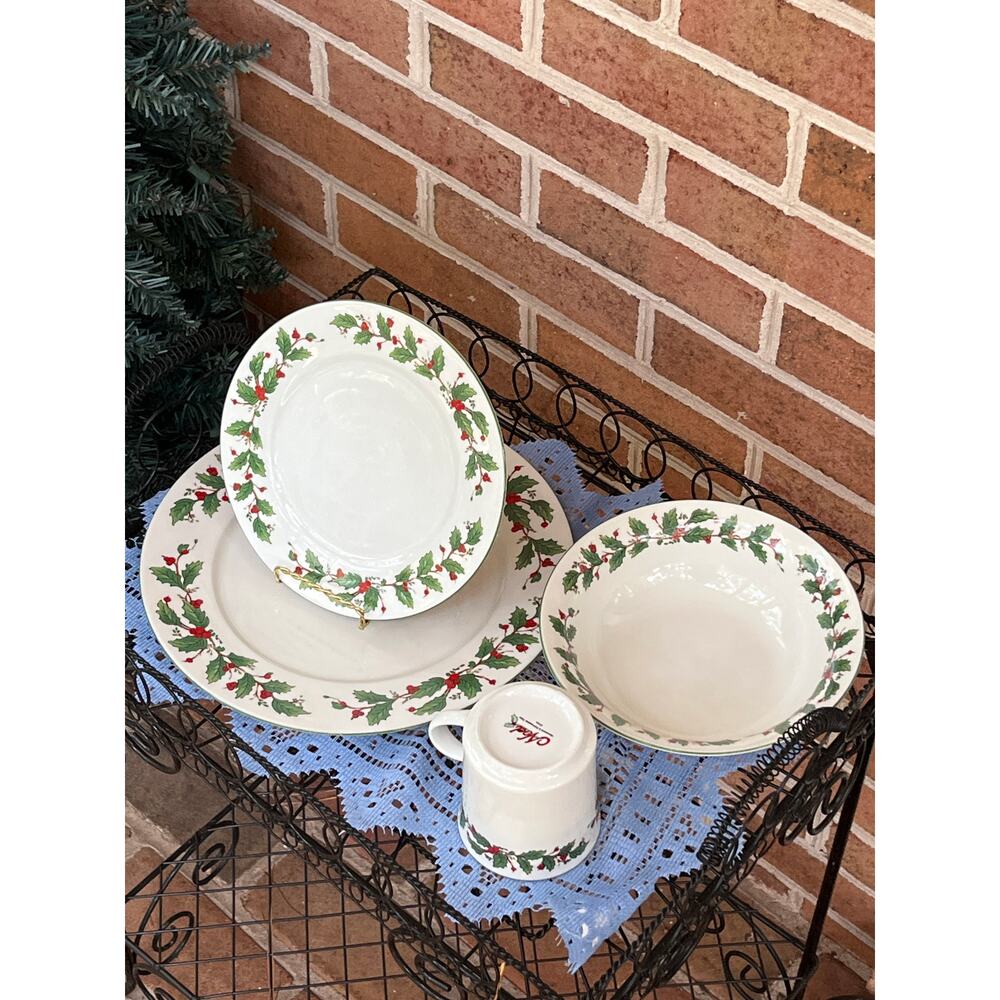 Vintage Noel Christmas Dinnerware 4 Piece Setting China Pearl Replacement